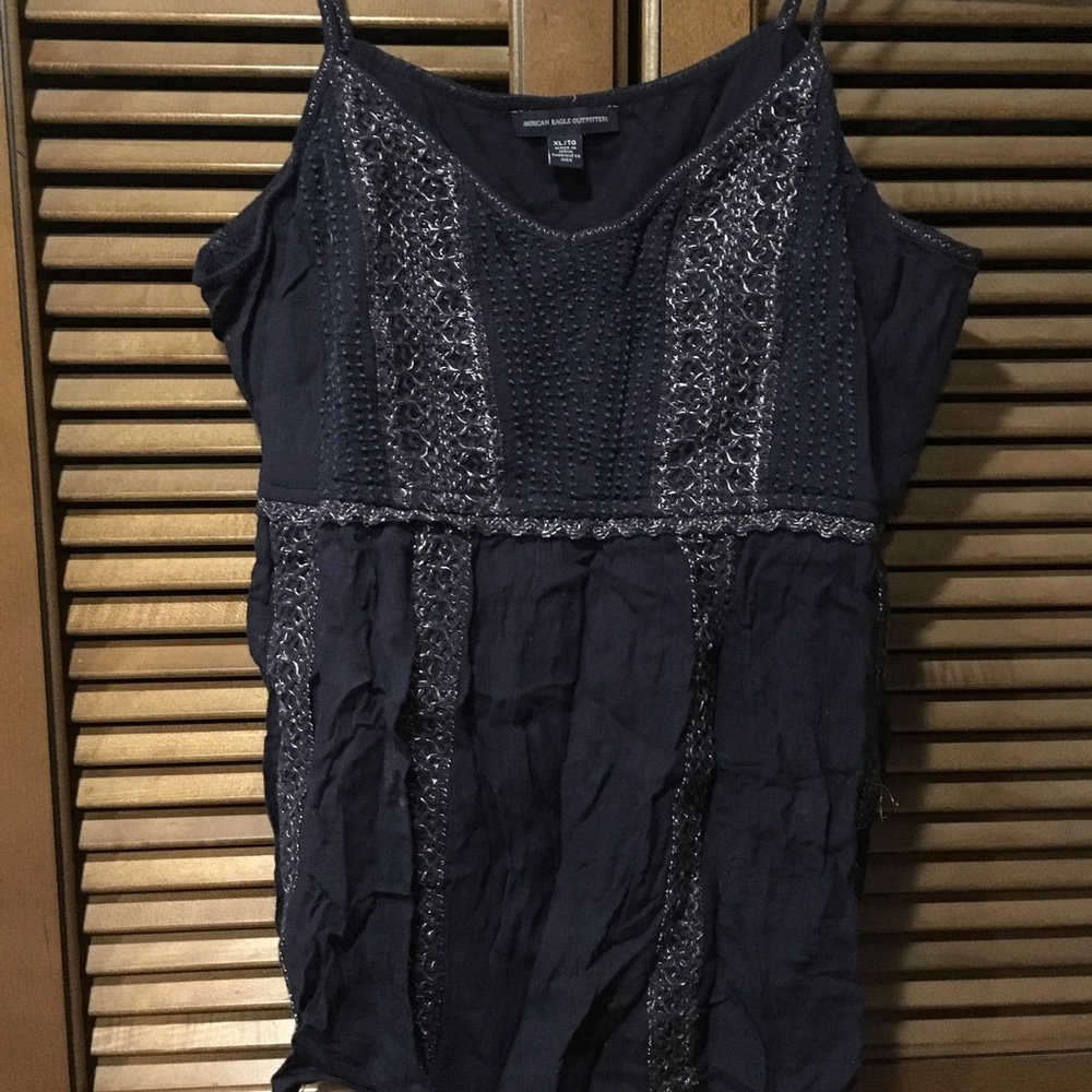 Navy blue flowy tank top!